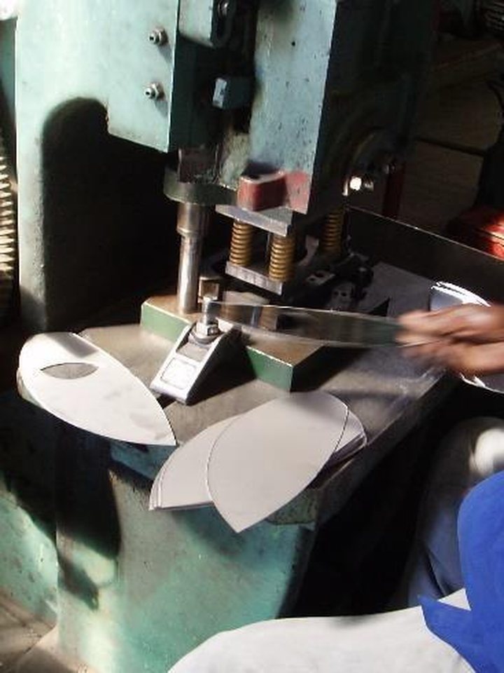 Stamping press producing salad server blanks